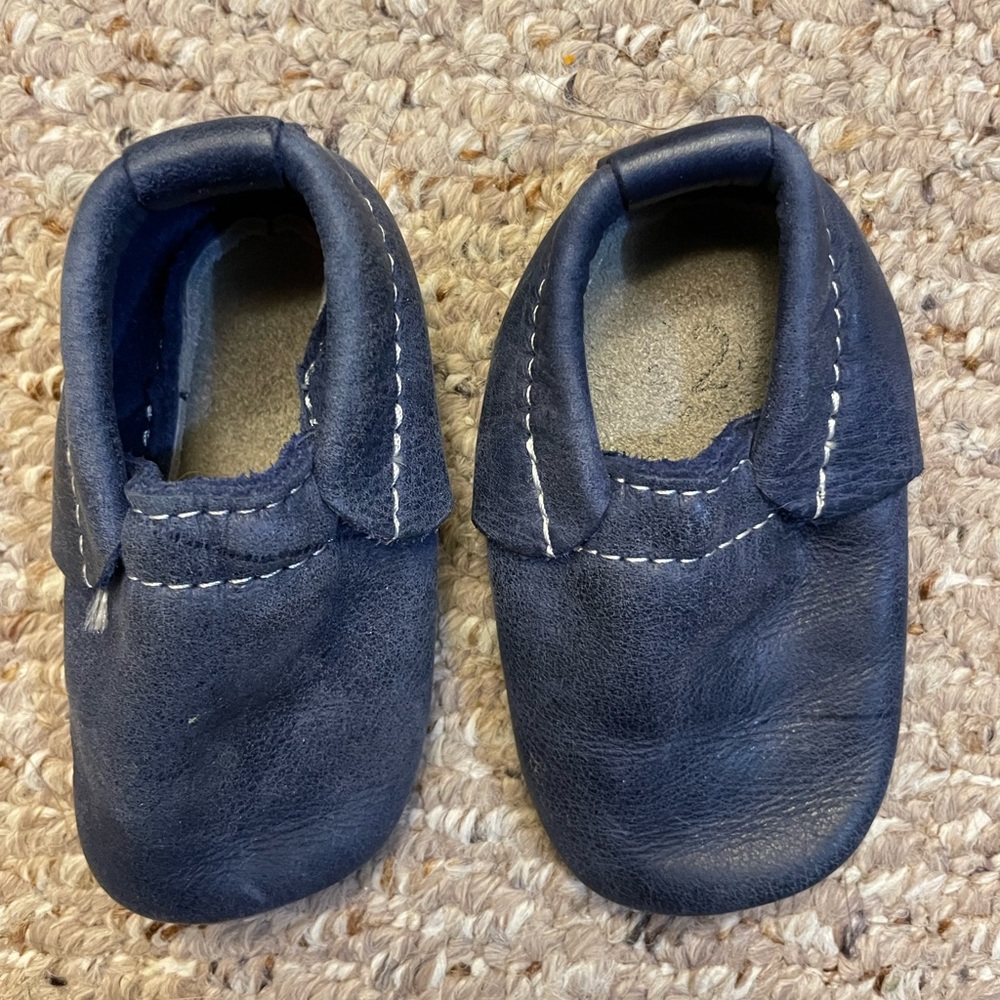 Minimoc size 2 navy baby shoes